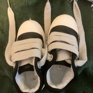 I’m selling some black Alan Vincent  shoes size 28 for kids